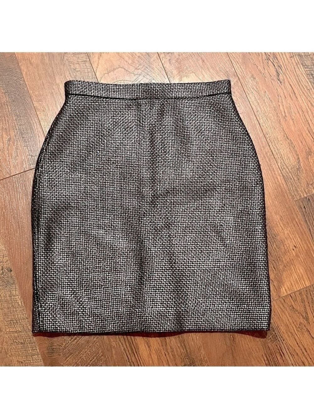 BANANA REPUBLIC gunmetal metallic skirt. Size 8